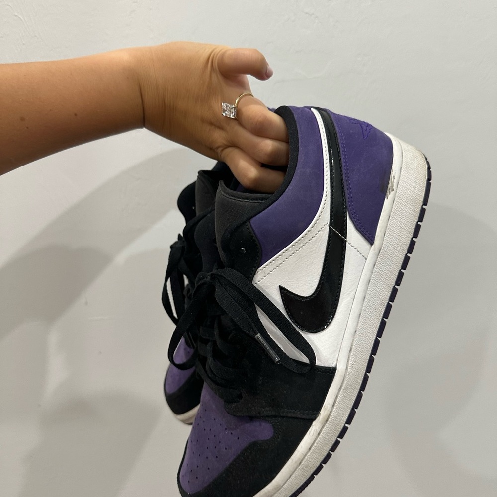 Jordan 1 Low in Court Purple